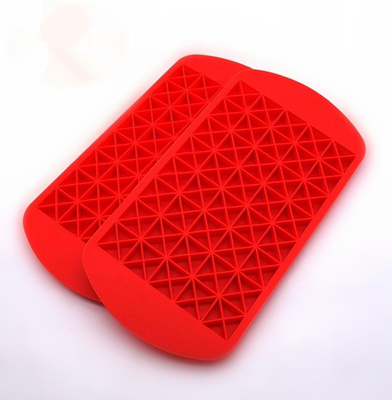 Mini Triangle Silicone Ice Cube Khuôn 160 khoang màu đỏ đen cho tủ đông