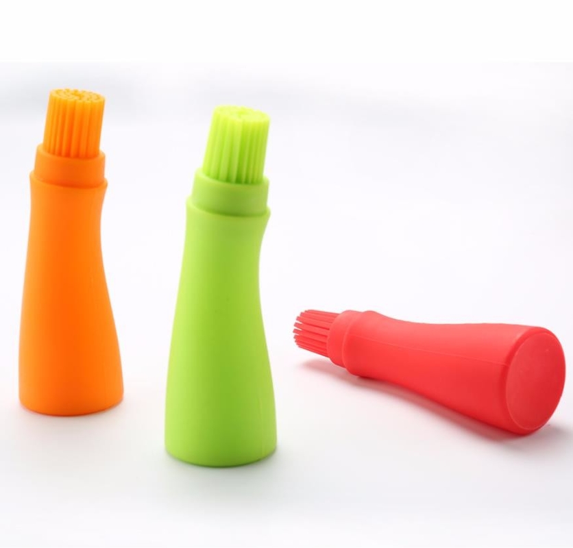Công cụ cấp thực phẩm Barbeque silicone Chai dầu trắng với bàn chải đầy màu sắc
